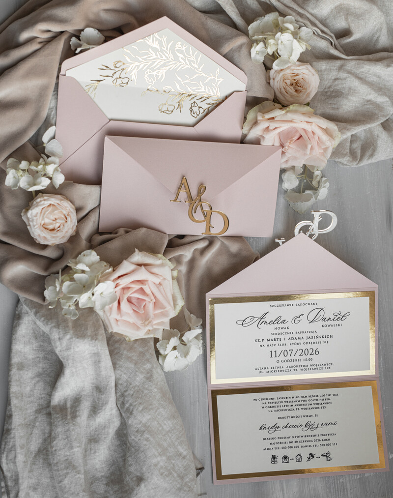 Eleganckie złote zaproszenia ślubne z lustrzanym monogramem: Luksusowe kopertowe zaproszenie na ślub w stylu glamour-14