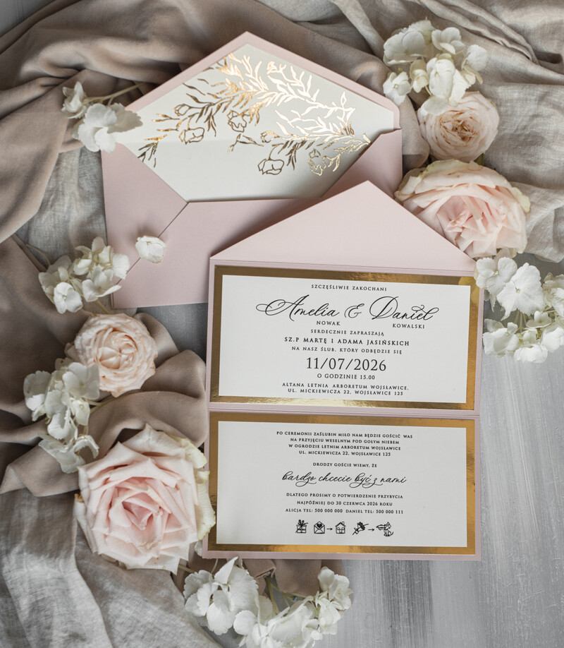Eleganckie złote zaproszenia ślubne z lustrzanym monogramem: Luksusowe kopertowe zaproszenie na ślub w stylu glamour-7