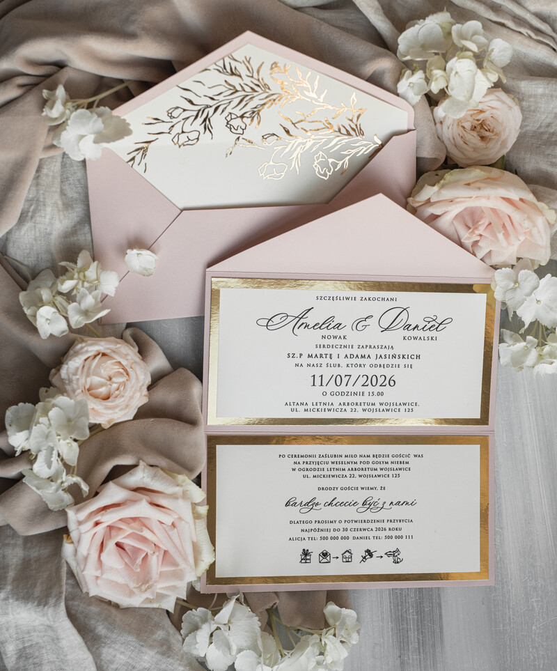 Eleganckie złote zaproszenia ślubne z lustrzanym monogramem: Luksusowe kopertowe zaproszenie na ślub w stylu glamour-2