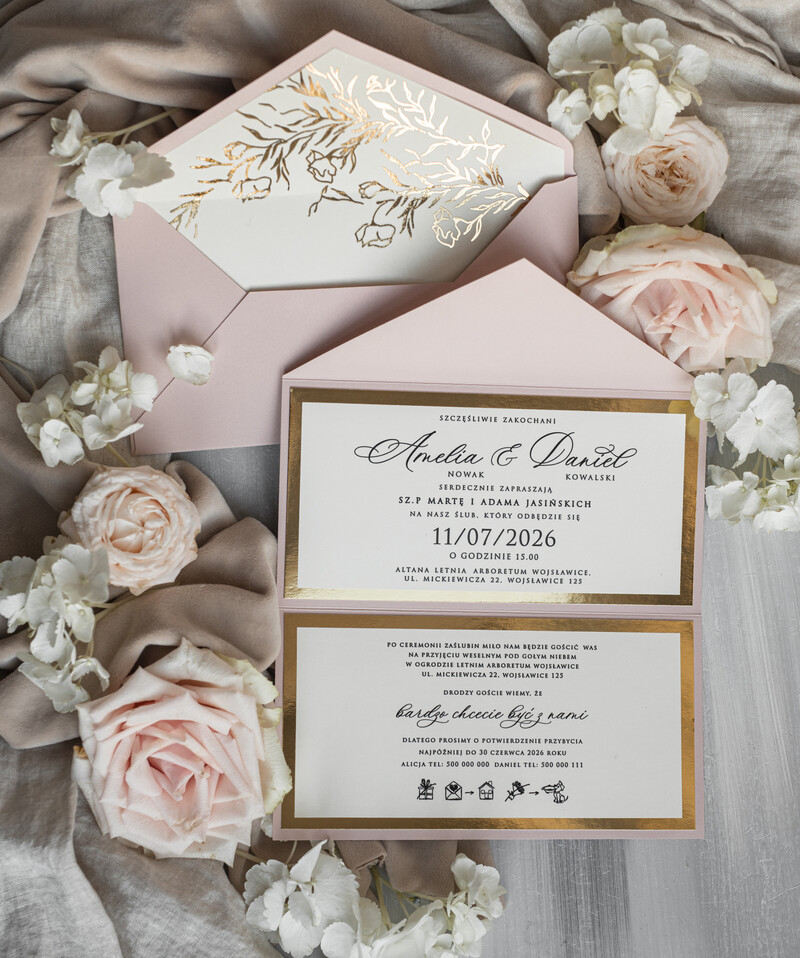 Eleganckie złote zaproszenia ślubne z lustrzanym monogramem: Luksusowe kopertowe zaproszenie na ślub w stylu glamour-8