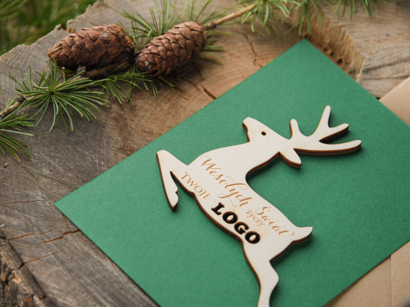 Biznesowe kartki świąteczne z logo: Bożonarodzeniowe przesłanie z drewnianą zawieszką i sznurkiem-3