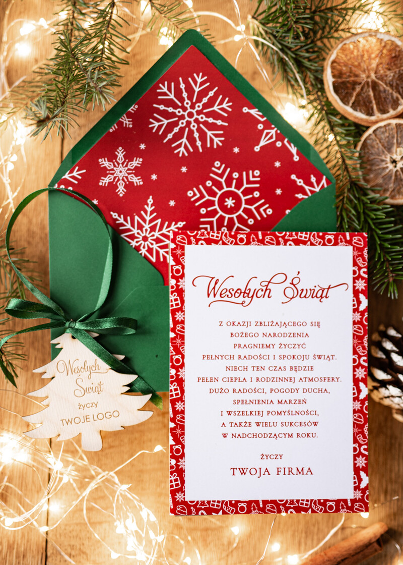 Kartki świąteczne dla firmy z logo - eleganckie kartki z drewnianą bombką jako zawieszką na choinkę-2