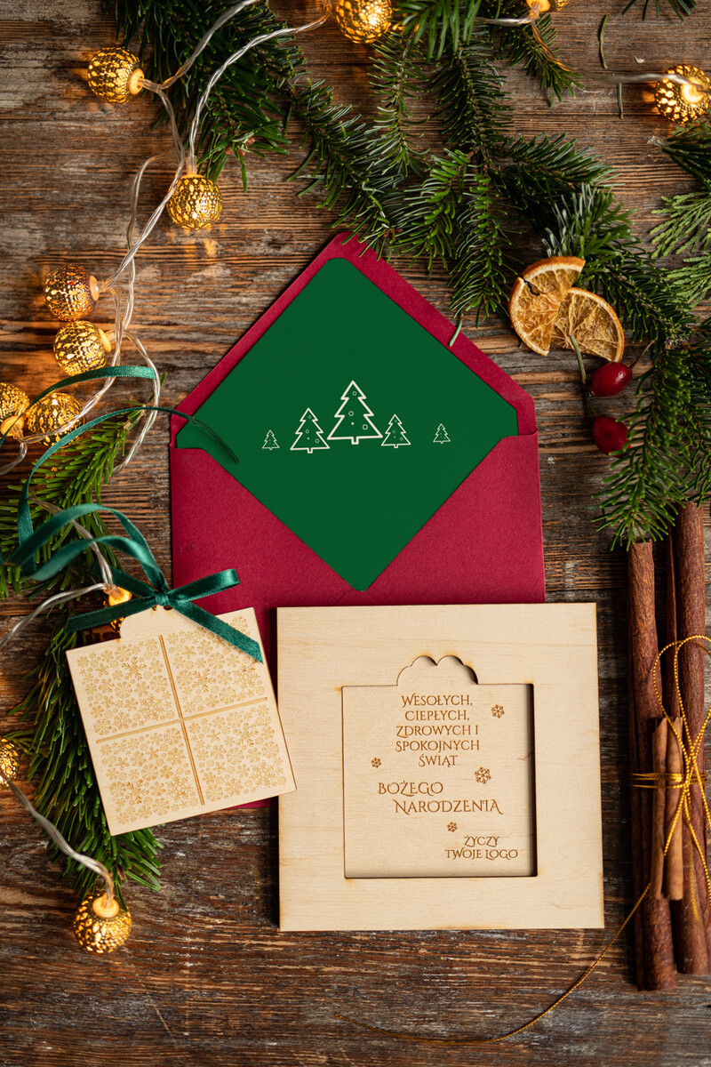 Kartki świąteczne dla firm: Drewniana bombka zawieszka na choinkę z logo firmy - świąteczna kartka firmowa bombka-0