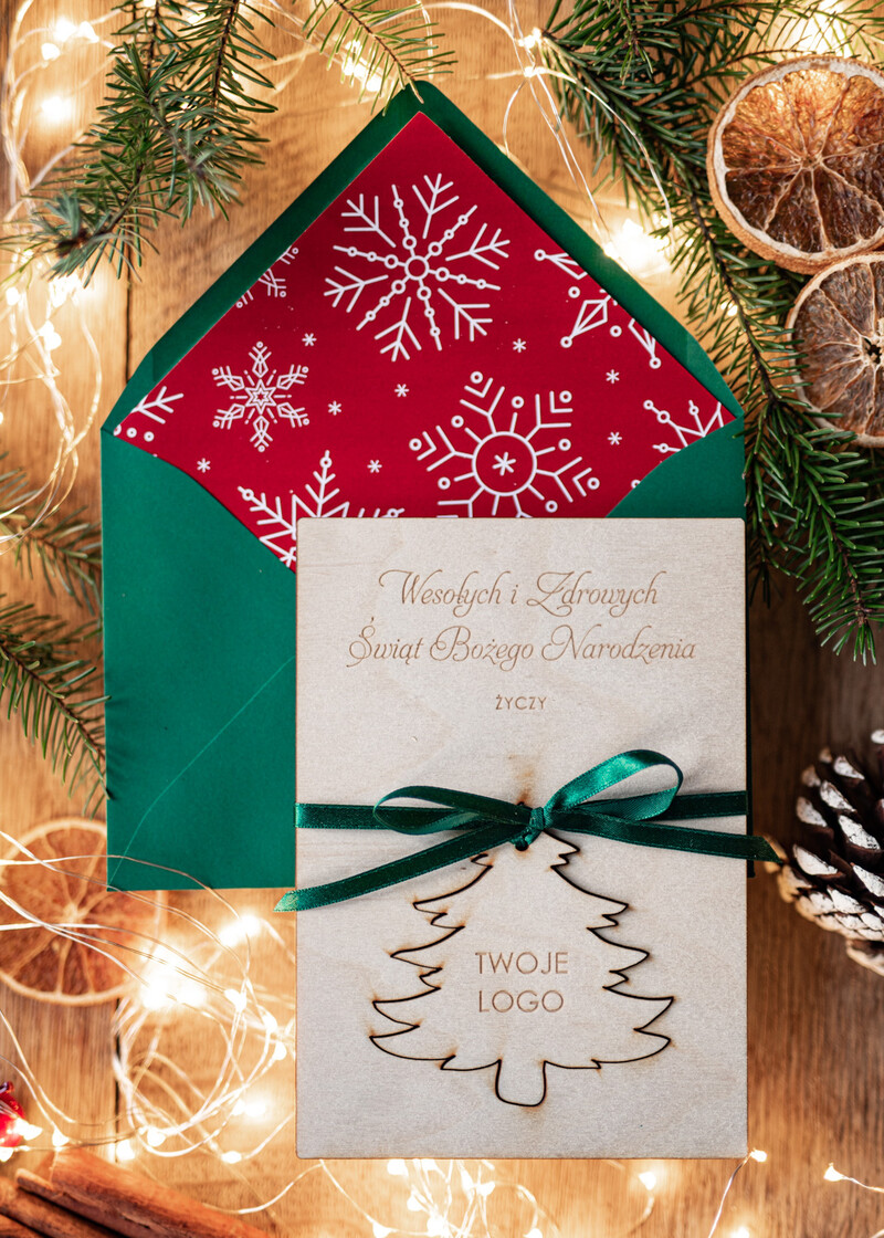 Kartki świąteczne dla firm: Drewniana bombka - zawieszka na choinkę z logo firmy - świąteczna kartka firmowa-0