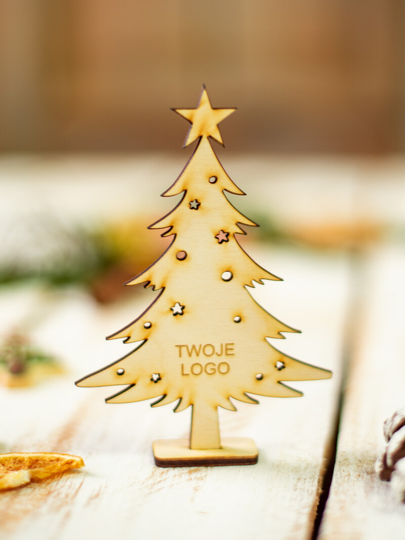 Drewniana kartka świąteczna z logo firmy - unikalna kombinacja choinki i kartki firmowej-2