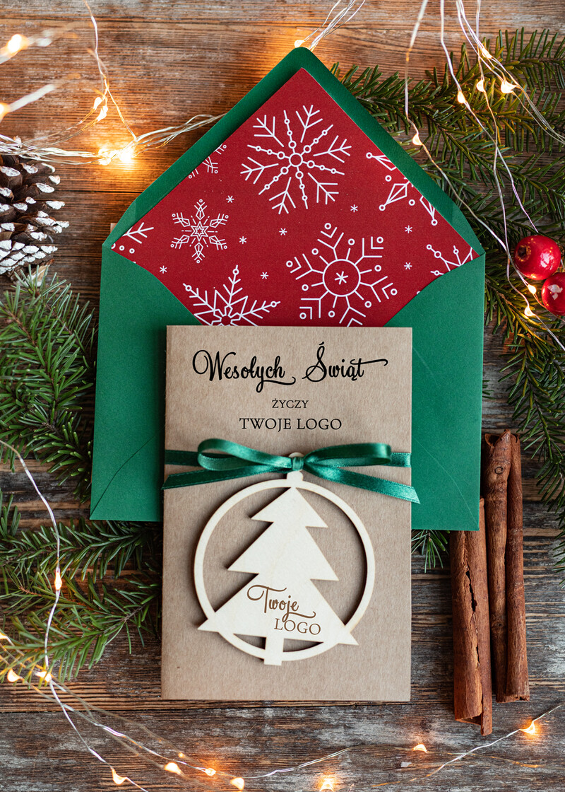Kartki świąteczne dla firm: Drewniana bombka - zawieszka na choinkę z Logo firmy - Świąteczna kartka firmowa z motywem choinki-0
