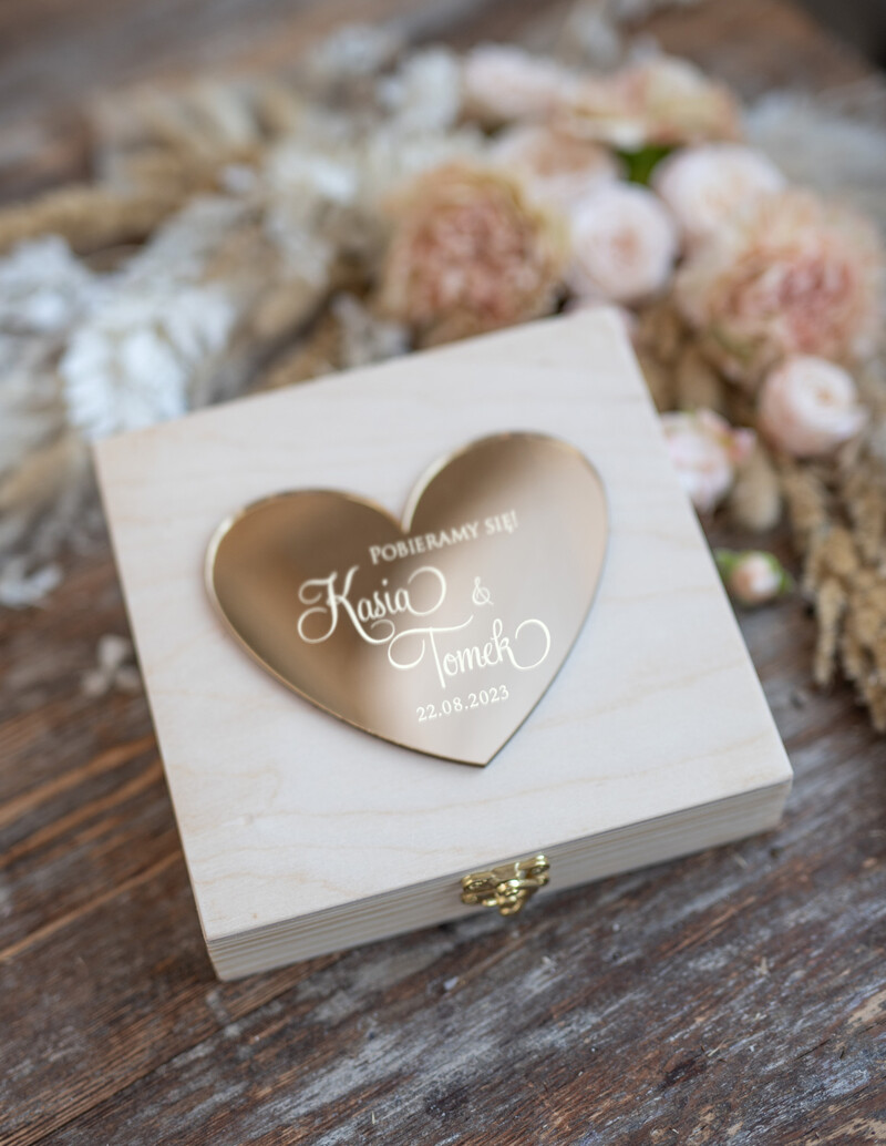 Zaproszenia ślubne dla Rodziców w specjalnej drewnianej skrzynce z napisem na złotym lustrze-2