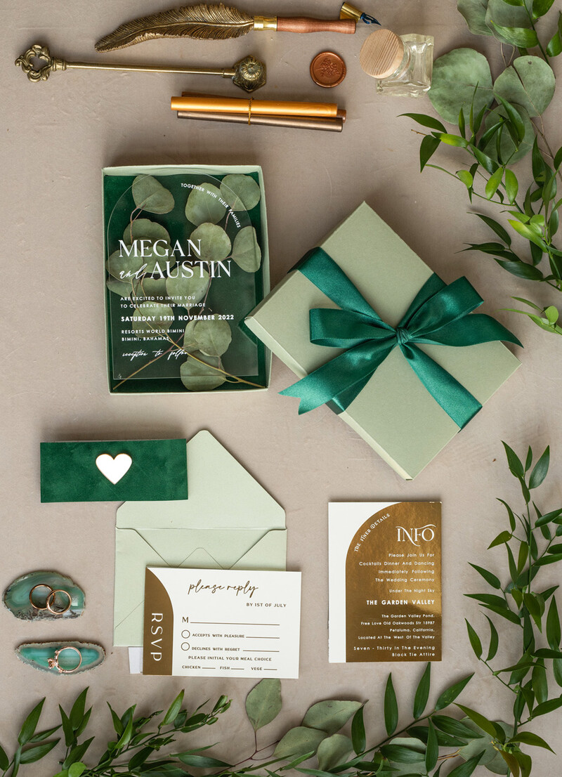 Zielone pudełko zaproszenie dla rodziców: wyjątkowe zaproszenia z suszonymi kwiatami-12