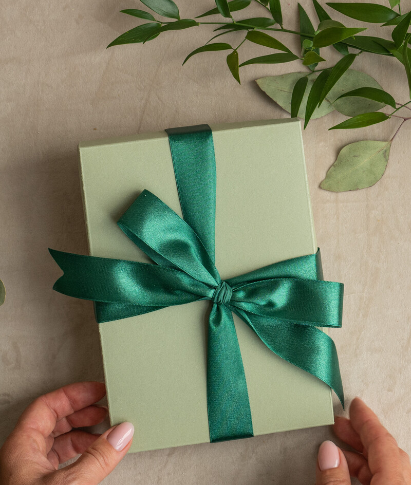 Zielone pudełko zaproszenie dla rodziców: wyjątkowe zaproszenia z suszonymi kwiatami-7