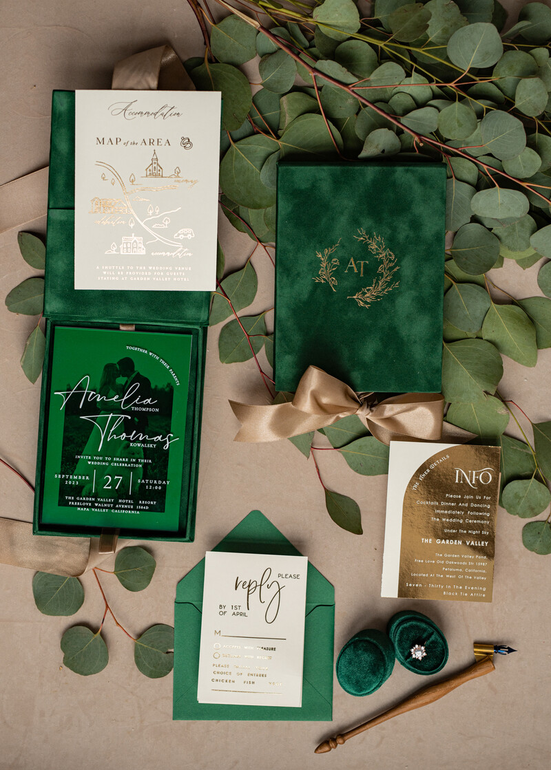 Welurowe pudełko z wyjątkowymi i eleganckimi zaproszeniami dla rodziców na nasze wesele-1